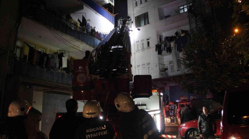 Baca yangını vatandaşları sokağa d&ouml;kt&uuml;