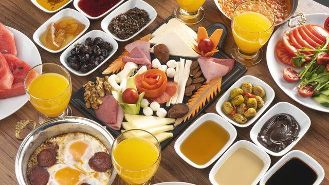 Kaşar peynirinin fiyatı kırmızı eti geçti! Vatandaş ise çareyi arta kalan peynirde buldu: Peki fiyatlar neden arttı?