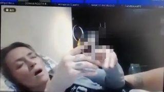 Online duruşmaya yarı çıplak katıldı! Görenler gözlerine inanamadı.. Hakim hemen görevinden uzaklaştırıldı