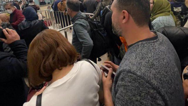 Gündüz alışveriş, akşam eğlence! Oteller doldu taştı... Van'ın tadını onlar çıkarıyor, akın akın geliyorlar