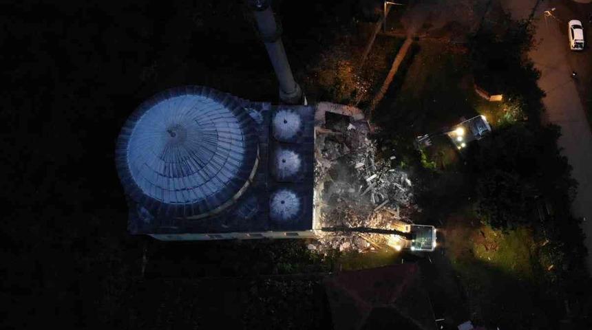 Caminin yıkımını hüzünlü gözlerle izlediler: O bizim parçamızdı