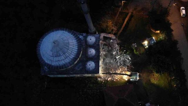 Caminin yıkımını hüzünlü gözlerle izlediler: O bizim parçamızdı