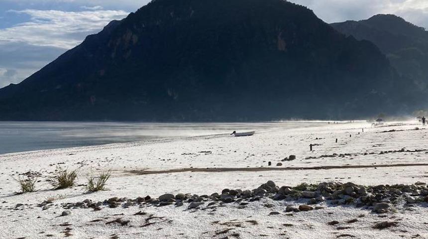 Görüntüler Antalya'dan! 20 yıl sonra bir ilk... Her yer beyaza büründü