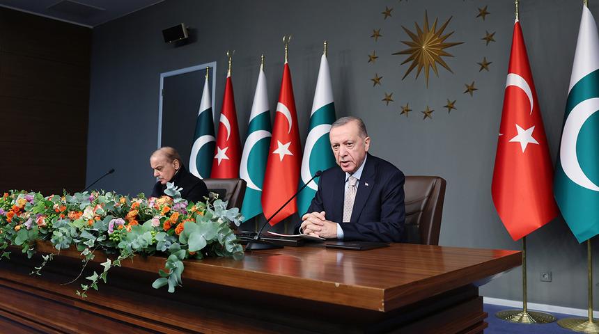Son dakika: Cumhurbaşkanı Erdoğan ve Pakistan Başbakanı Şahbaz Şerif ortak basın toplantısı düzenledi! 'Ticaret hacmimiz yükselişini sürdürüyor'