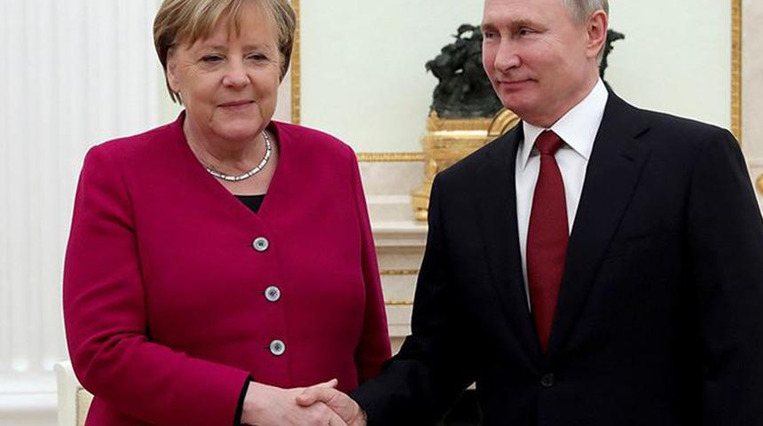 Merkel'den çok konuşulacak Putin itirafı! 'Politik açıdan işiniz bitti mesajı verdi'