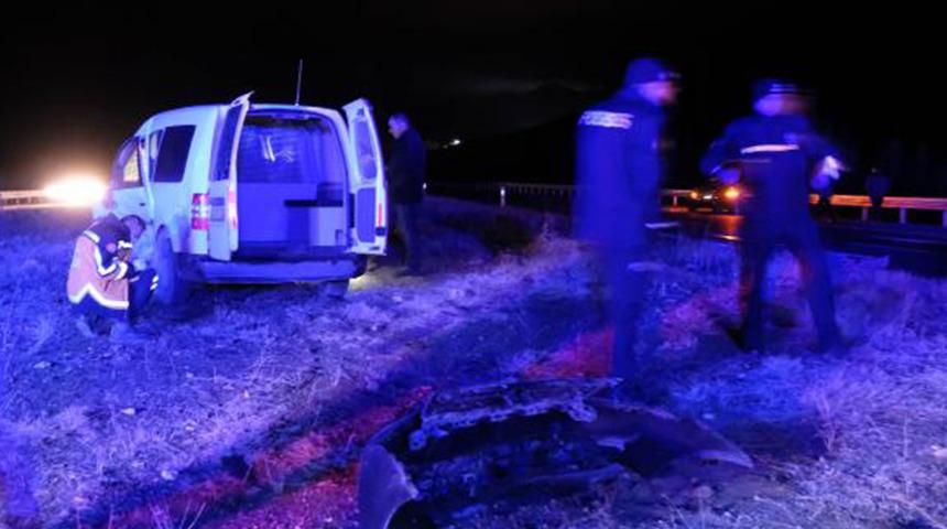 Görevden dönen polis aracına otomobil çarptı! Yaralılar var...