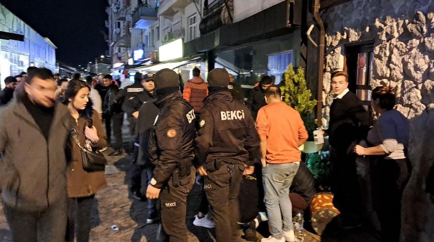 Kar maskeli silahlı saldırı! Ayaklarına ateş edip kaçtılar: 2 yaralı