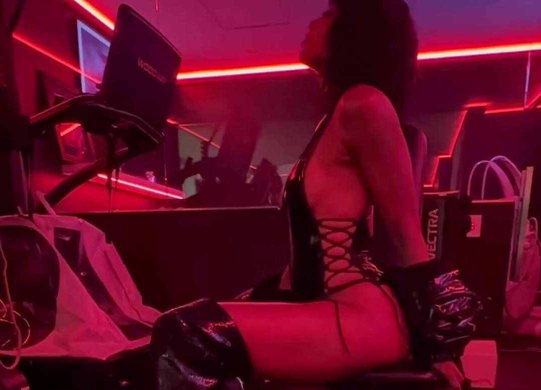 Ciara seksi &ccedil;ekimin kamera arkasını paylaştı! 'Ortalık alev aldı'