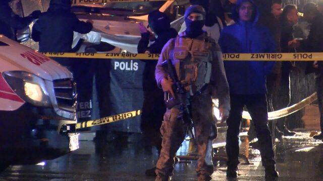 Beyoğlu'nda silahlı çatışma: Polise ateş açtı! 1 ölü, 1'i polis 2 yaralı