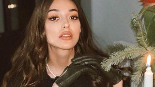 Dilan Çiçek Deniz sütyensiz paylaşımıyla bakana bir daha baktırdı! Koltukta sere serpe uzanıp...