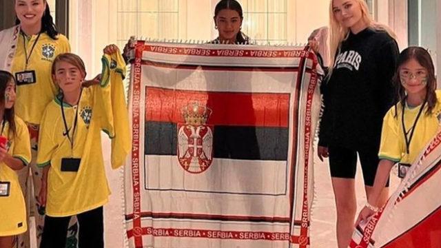 Adriana Lima Dünya Kupası için Katar'da