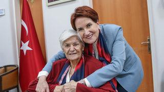 Akşener'le öğretmeni arasından dikkat çeken 'cumhurbaşkanı' konuşması: Hocam buraya girmesek...