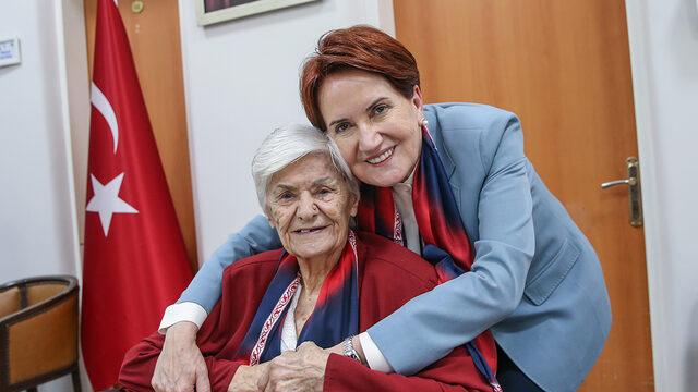 Akşener'le öğretmeni arasından dikkat çeken 'cumhurbaşkanı' konuşması: Hocam buraya girmesek...