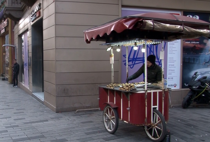 Valilik 'Genel Emir' yayınlamıştı! İstiklal Caddesi’ndeki tezgahlar kaldırıldı