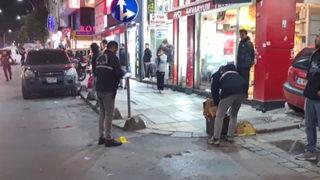 Kucağında bebeğiyle yürüyen kadın silahla başından vuruldu! Bebek kadının altında kaldı