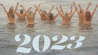 2023 takvimi için çırılçıplak soyundular! Buz gibi havada denize girip poz verdiler