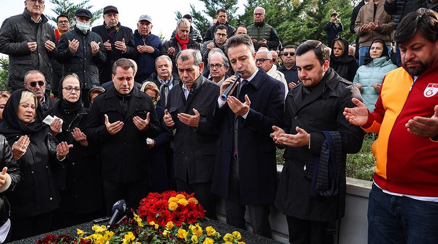 Galatasaray'da eski başkan Mustafa Cengiz, kabri başında anıldı