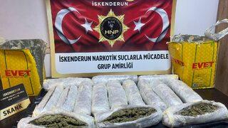 Hatay'da yağ bidonlarına gizlenmiş 6 kilo 850 gram skunk ele geçirildi