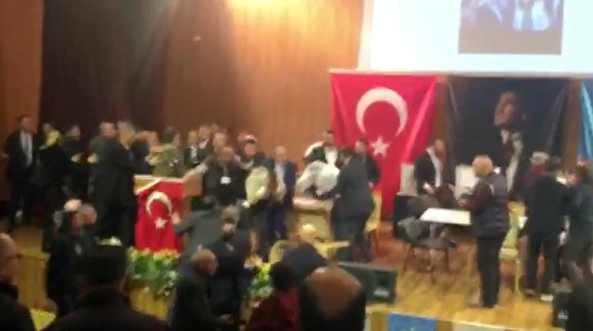 İYİ Parti kongresinde kavga çıktı! Bir kişi yaralandı