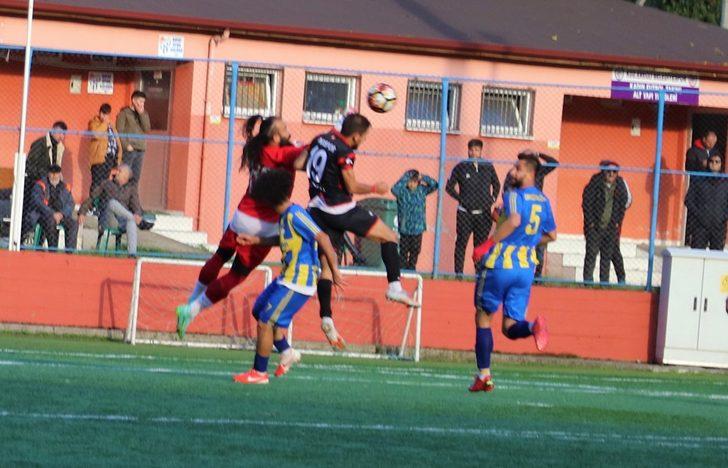'Üç gün uyutulacak!' Ambulansın olmadığı stadyumda kaleciyle yaşadığı çarpışma sonrası kafa kemiklerinde kırık ve kanama oluştu! Hayati tehlikesi var... G1