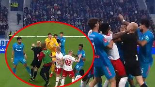 Maç değil, savaş alanı! Zenit - Spartak Moskova maçında büyük kavga çıktı! Hakem de yumruklardan nasibini aldı...