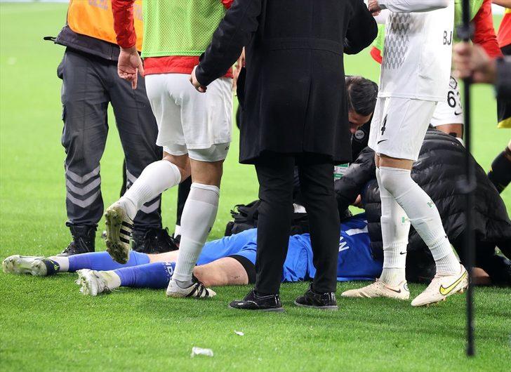 "Adama bıçağı sapladı!" Kalecinin kafasında korner direğinin kırıldığı Göztepe - Altay maçının yankıları sokaklara sıçradı! Taraftarlar dağılmadı, stat dışında herkes birbirine girdi... G2