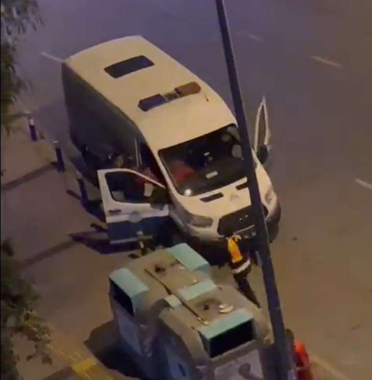 "Adama bıçağı sapladı!" Kalecinin kafasında korner direğinin kırıldığı Göztepe - Altay maçının yankıları sokaklara sıçradı! Taraftarlar dağılmadı, stat dışında herkes birbirine girdi... G5