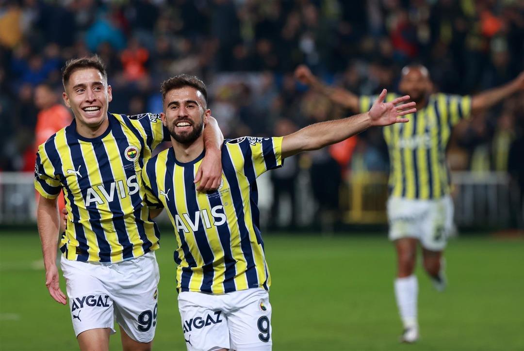 Son dakika: D&uuml;nya Kupası kadrosunda yer almayınca hayal kırıklığı yaşamıştı! Fenerbah&ccedil;e'nin yıldızı Diego Rossi'ye Serie A'dan s&uuml;rpriz talip!