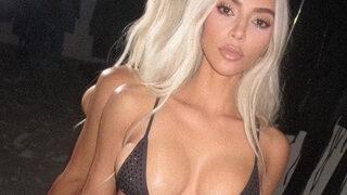 Eski kocası uygunsuz fotoğraflarını çalışanlarına göstermişti... Kim Kardashian eliyle göğsünü kapatınca herkes önce çıplak sandı!