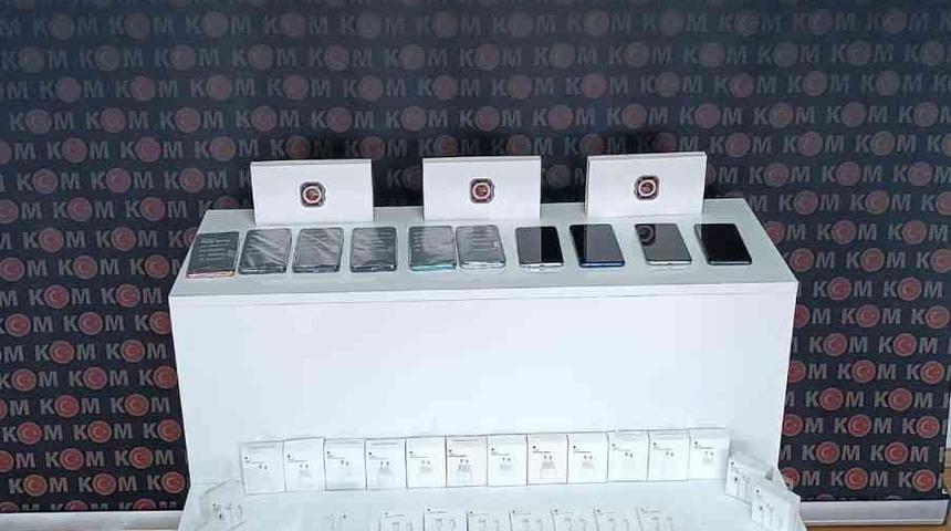 Elbistan’da kaçak telefonlar ele geçirildi