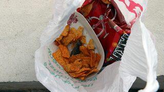 Cipsi tabağa döktüklerinde kanları dondu! Kız yurdunda doğum günü kutlamasında 'ölü hayvan' şoku: Arkadaşlarımızın bazıları kustu