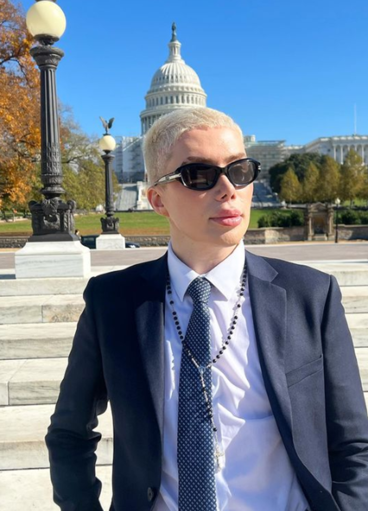 Estetik ameliyatlarla kadın olmuştu! Yeniden erkek olmak istedi... “Taciz ediliyorum” G4