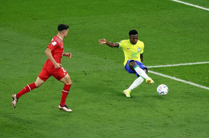 Brezilya İsviçre maçında ilginç olay! Stadyum bir anda karardı, hakem oyunu durdurdu G3