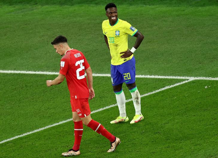 Brezilya İsviçre maçında ilginç olay! Stadyum bir anda karardı, hakem oyunu durdurdu G2