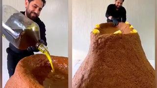 CZN Burak'ın dev yemek akımı çiğ köfteye de uyarlandı! Damacanayla zeytin yağı döktü, TikTok'ta milyonlarca izlendi