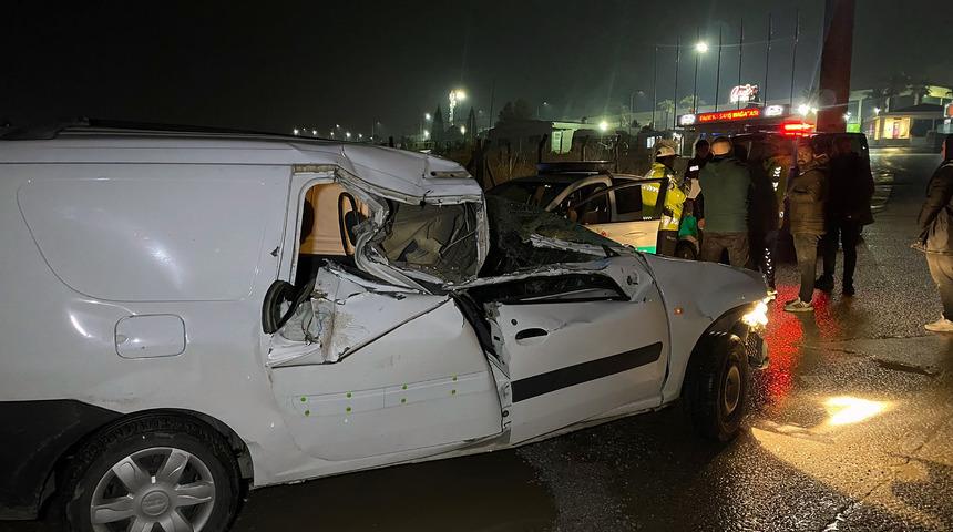 İzmir'de zincirleme trafik kazasında 3 kişi yaralandı