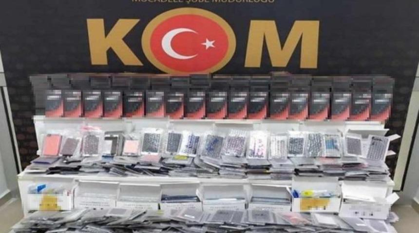 Kırşehir’de kaçak telefon aksesuarı operasyonu