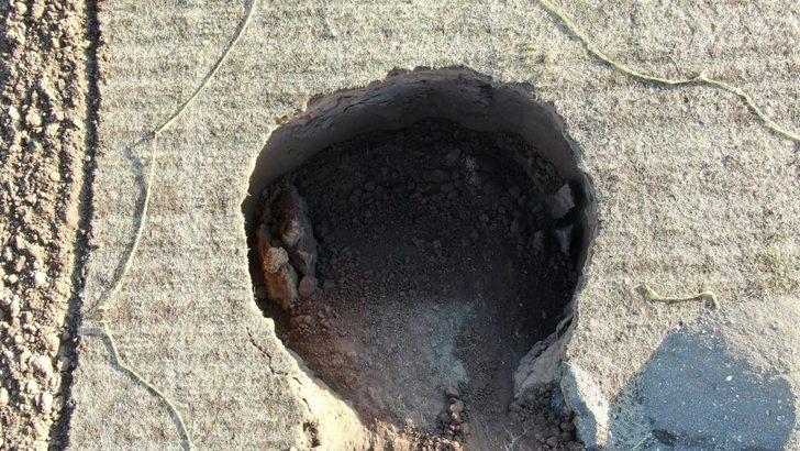 Tarlanın ortasında büyük bir gürültüyle oluştu! Toz bulutları dağılınca anladı, hemen yetkilere haber verdi G2