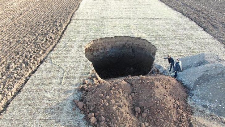 Tarlanın ortasında büyük bir gürültüyle oluştu! Toz bulutları dağılınca anladı, hemen yetkilere haber verdi G3
