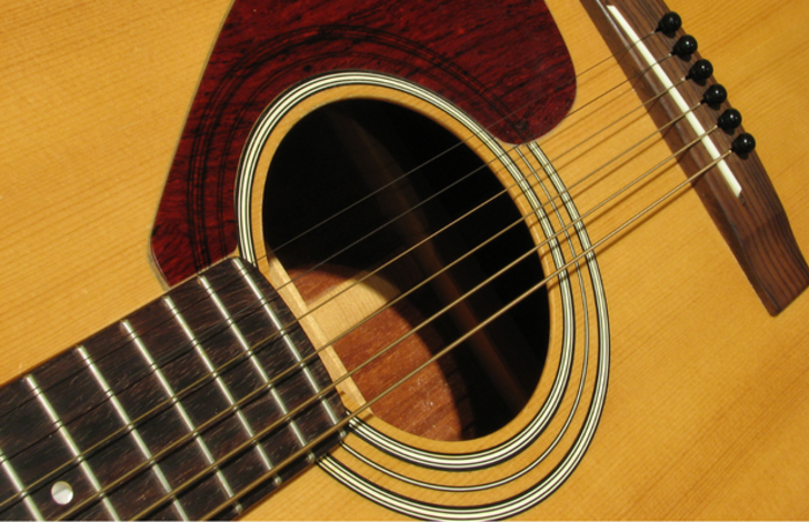 Gitarının tellerini yenilemek isteyenlere en iyi gitar teli markaları