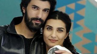 Tuba Büyüküstün ile Engin Akyürek aşk yaşıyor iddiasına yanıt! Evet çok güzel bir aşk...