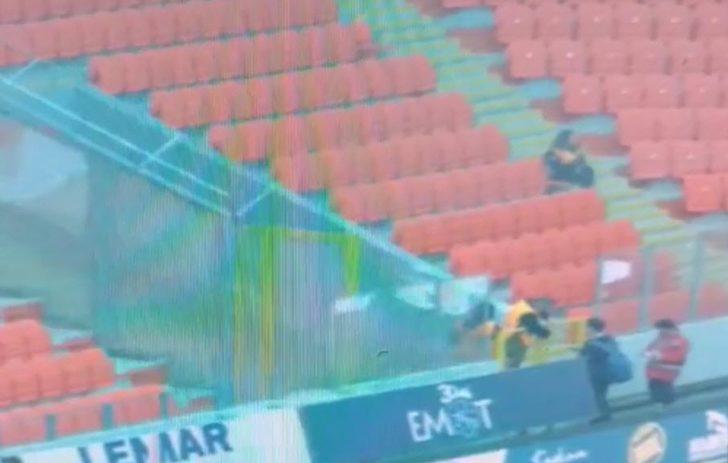 Stadyuma 'cephanelik' sokmuşlar! Göztepe - Altay maçında ambulans şoförlerinin misafir tribünü tuvaletine bıraktığı yanıcı maddeler basına gösterildi... G4