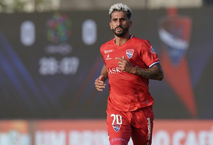 Son dakika: Telefonlara çıkmıyor! Süper Lig'de forma giyen futbolcu, eşine şiddet uyguladı ve Türkiye'ye kaçtı! G4