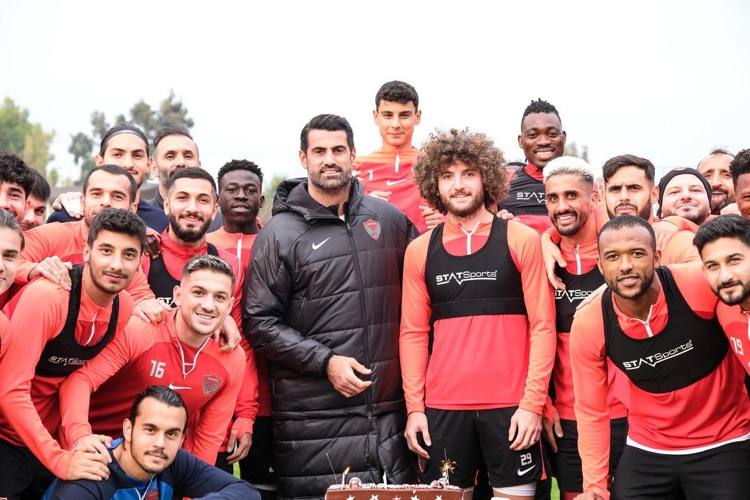 Son dakika: Telefonlara &ccedil;ıkmıyor! S&uuml;per Lig'de forma giyen futbolcu, eşine şiddet uyguladı ve T&uuml;rkiye'ye ka&ccedil;tı!