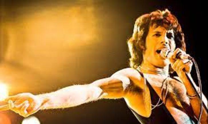 Bu soruya da doğru cevap ver bakalım! Bildiğin üzere çok sevilen Queen grubunun solisti Freddie Mercury’nin hayatı film hâline getirilmişti. Bu filmde başrolü oynayan başarılı erkek aktrisin adı neydi?