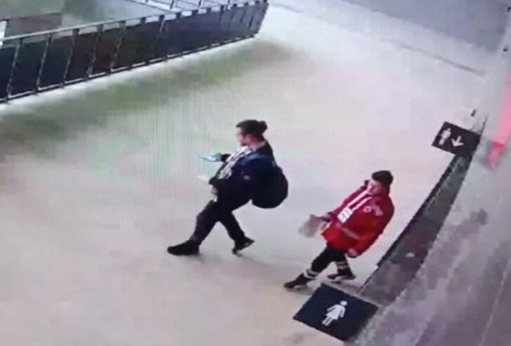 Stadyuma 'cephanelik' sokmuşlar! Göztepe - Altay maçında ambulans şoförlerinin misafir tribünü tuvaletine bıraktığı yanıcı maddeler basına gösterildi... G5