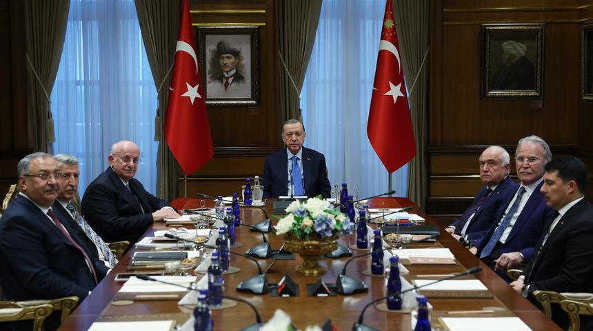 Cumhurbaşkanlığı YİK toplantısı yapıldı! Fahrettin Altun'da yazılı açıklama geldi