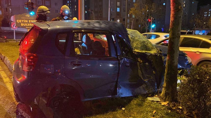 Tekirdağ'da servis minibüsüne çarpan otomobilin sürücüsü yaralandı