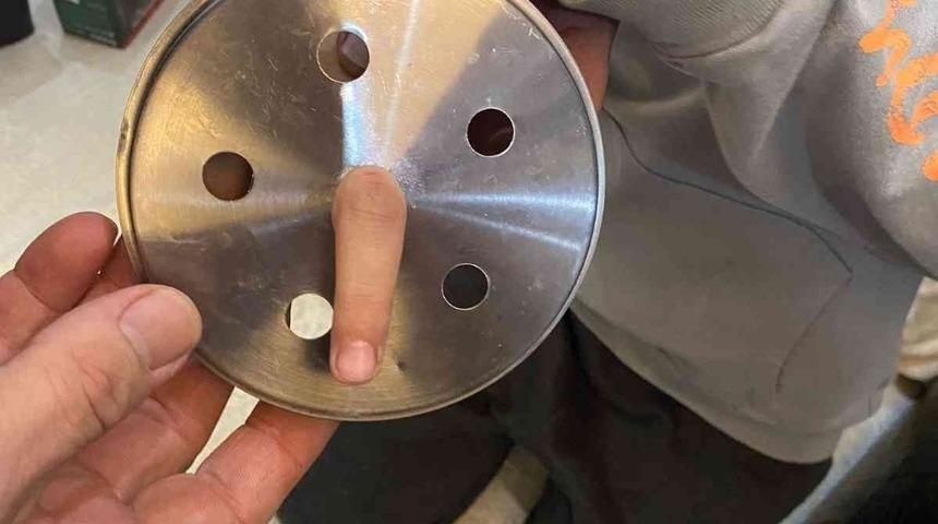 Parmağı mutfak aletine sıkışan &ccedil;ocuğu itfaiye kurtardı