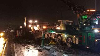 Hafriyat kamyonu devrildi! Cadde trafiğe kapatıldı